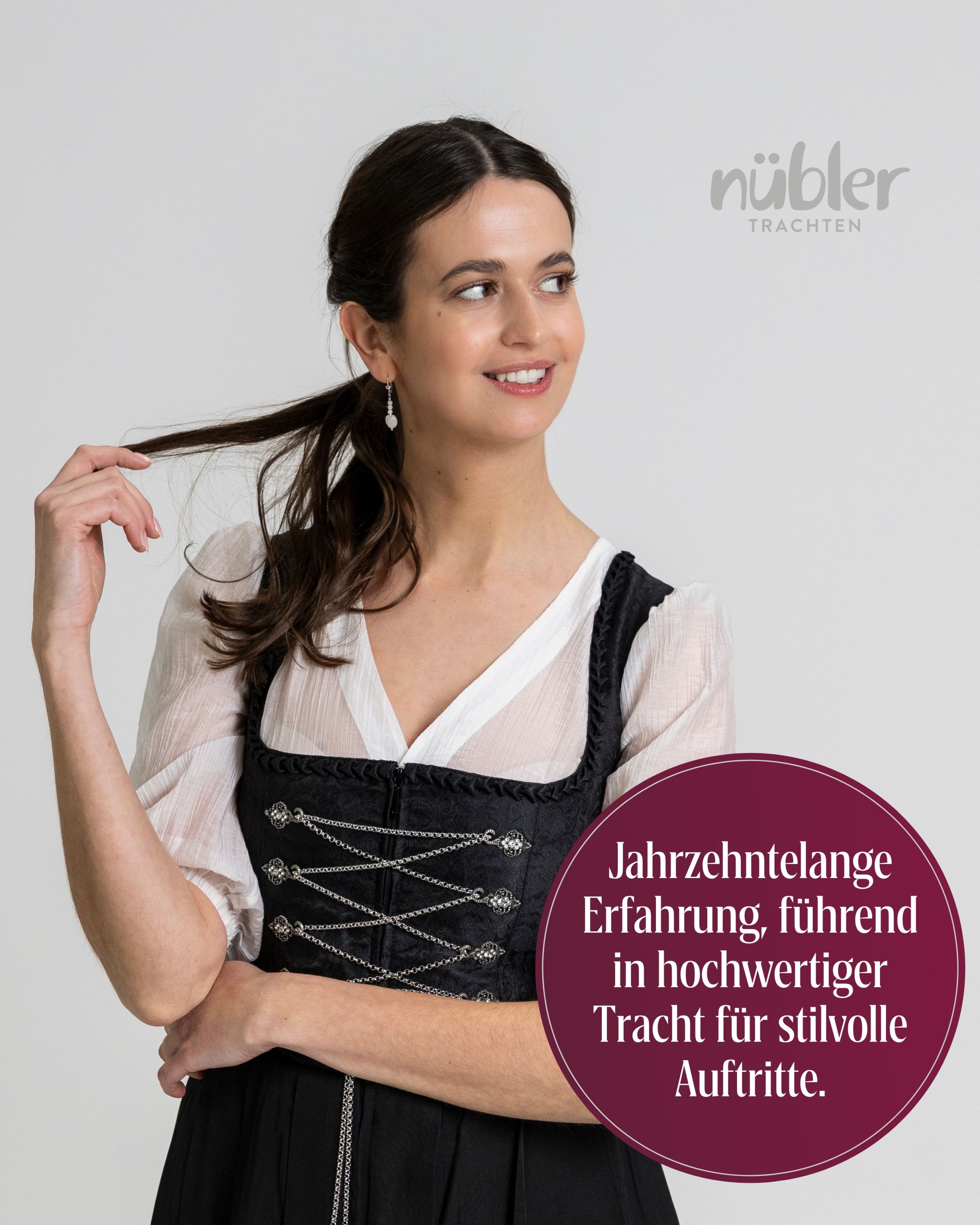 Gastrodirndl Frau Wirtin in Schwarz von Nübler