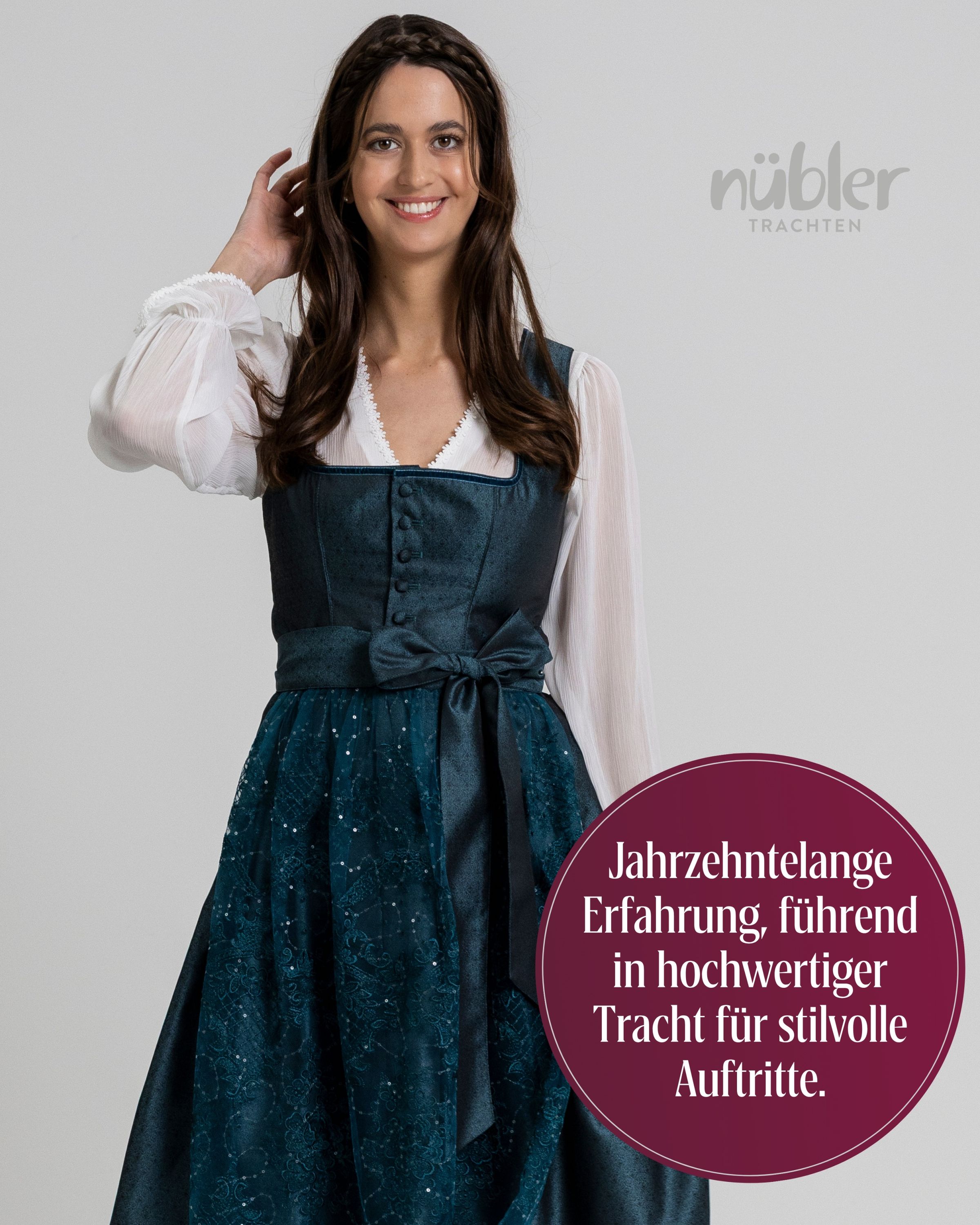 Midi Dirndl Kerala in Ozeanblau von Nübler